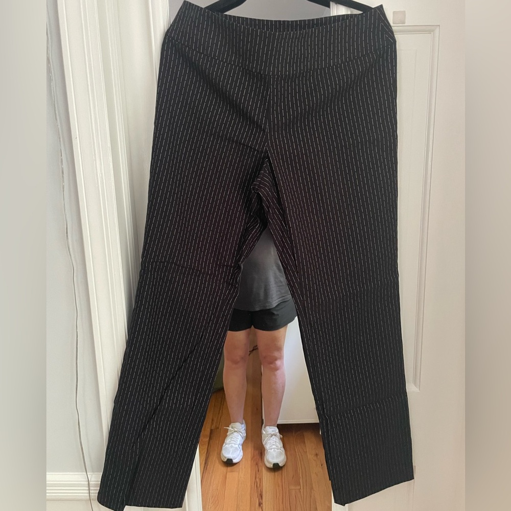 NIC+ZOE Black Pinstripe Stretch Pants size 8
